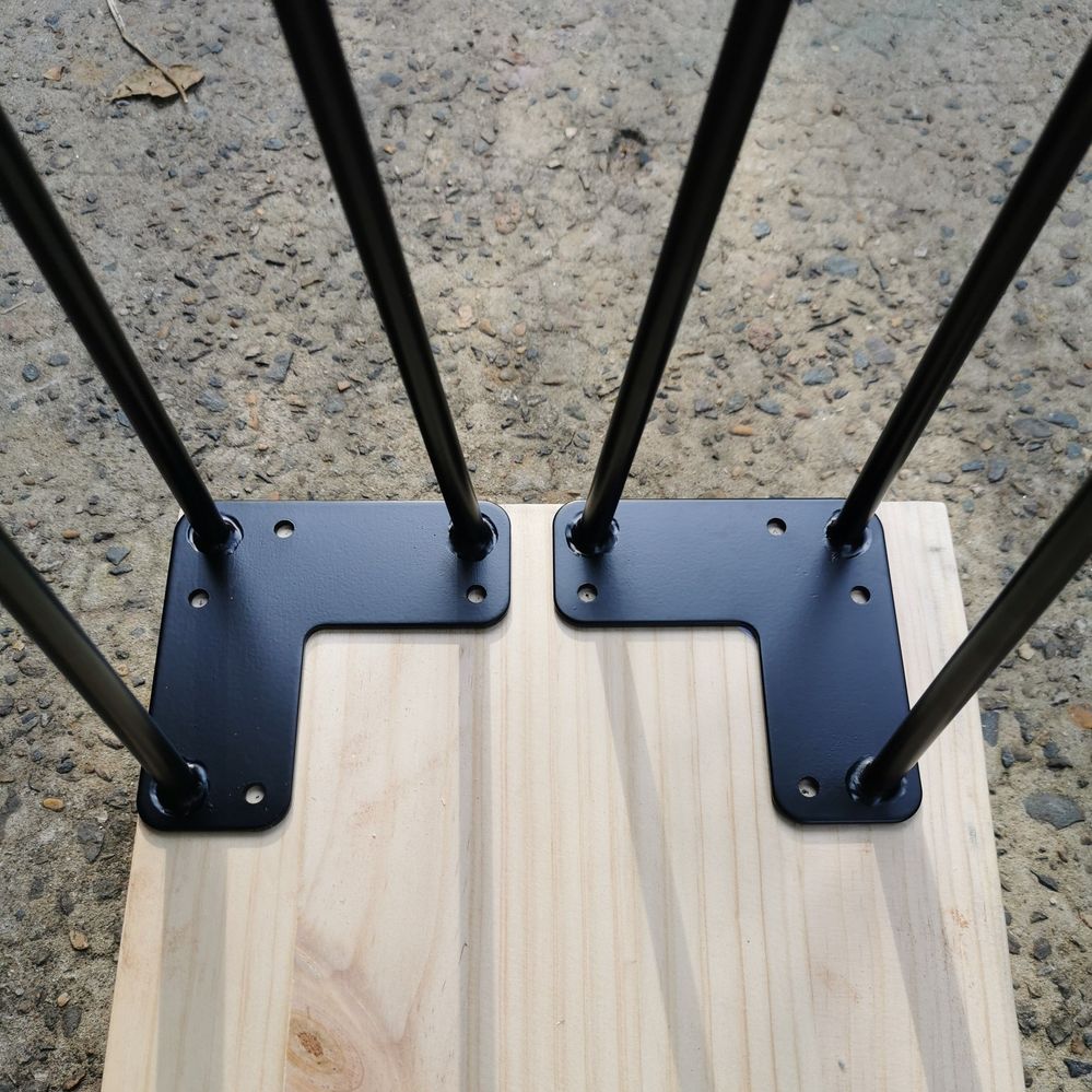 2.2 Front and back leg positioned.jpg