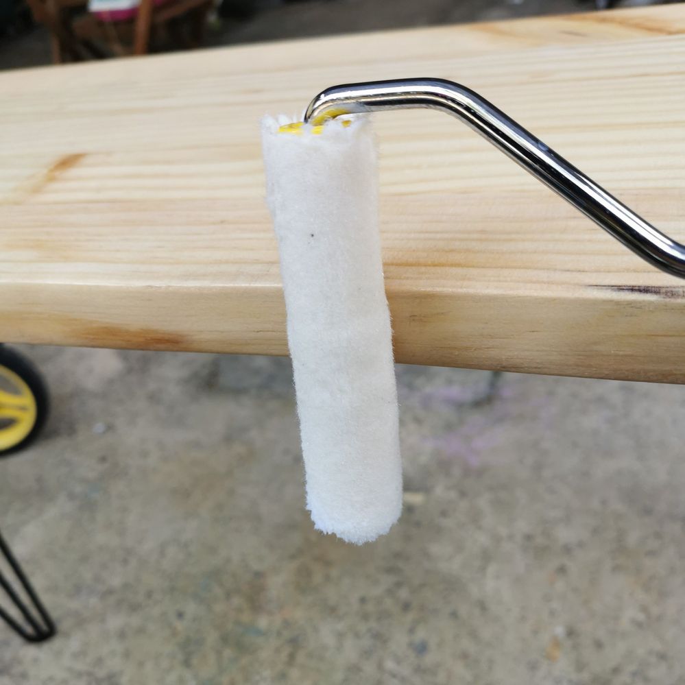 4.2 Applying varnish to edges.jpg