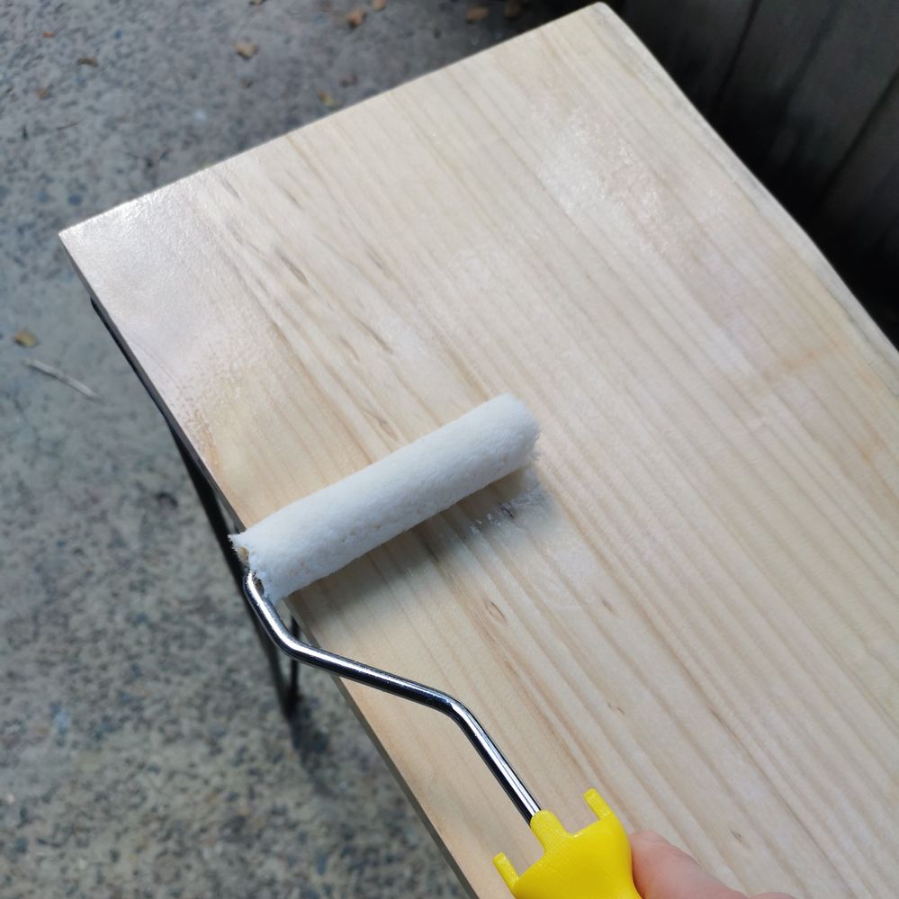 6.2 Laying off second coat of varnish.jpg