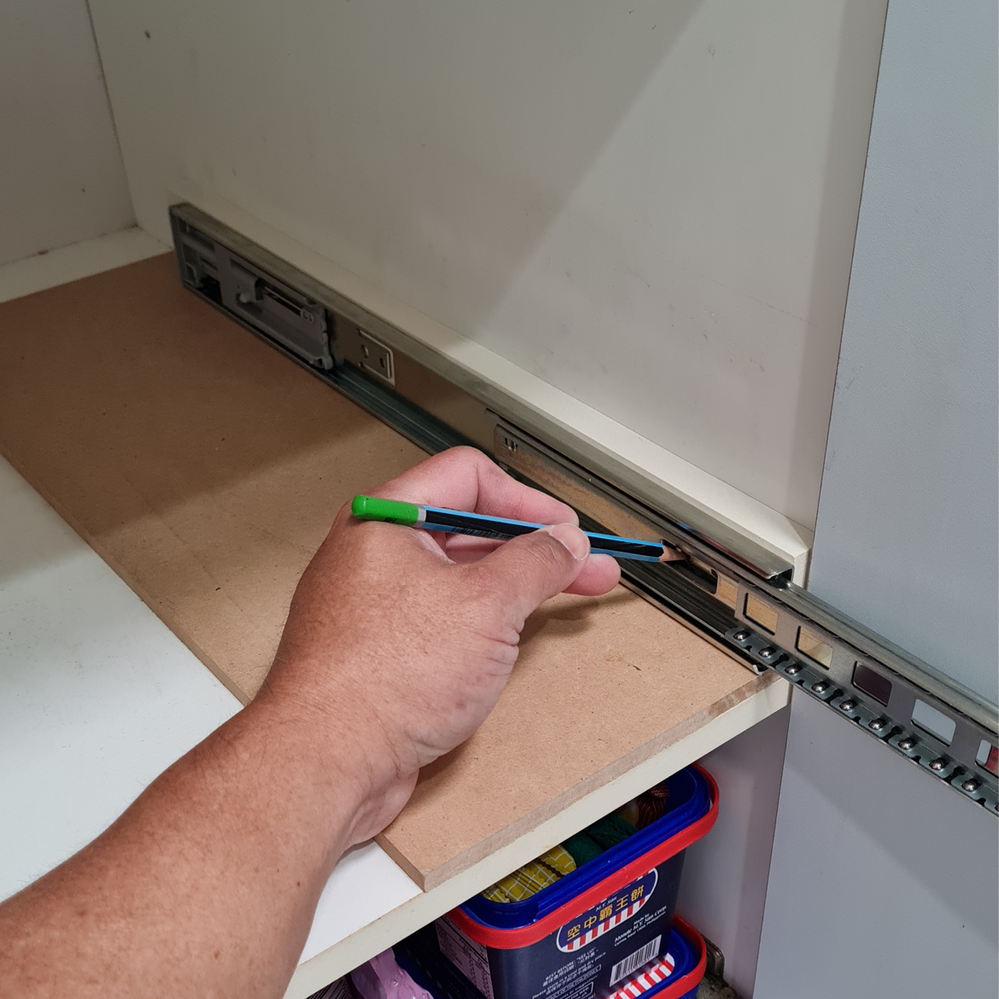 5.2 Mark drilling point for drawer runner.png