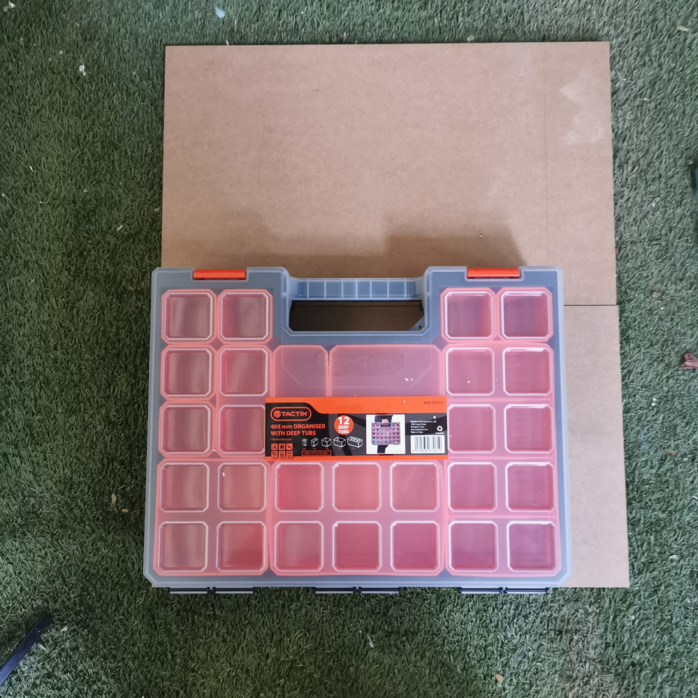 6.1 Measuring and marking width of top and bottom pieces..png