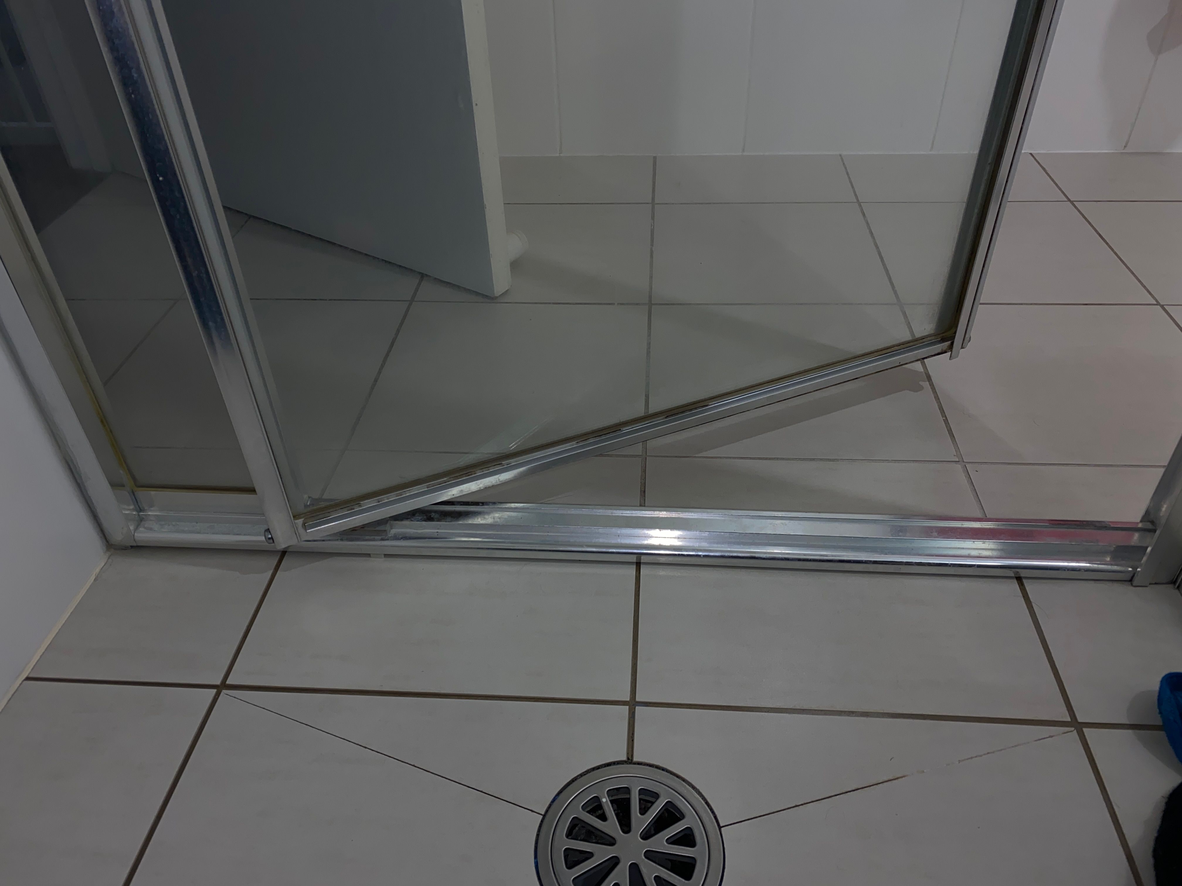 Solved How to reseal this shower? Bunnings community