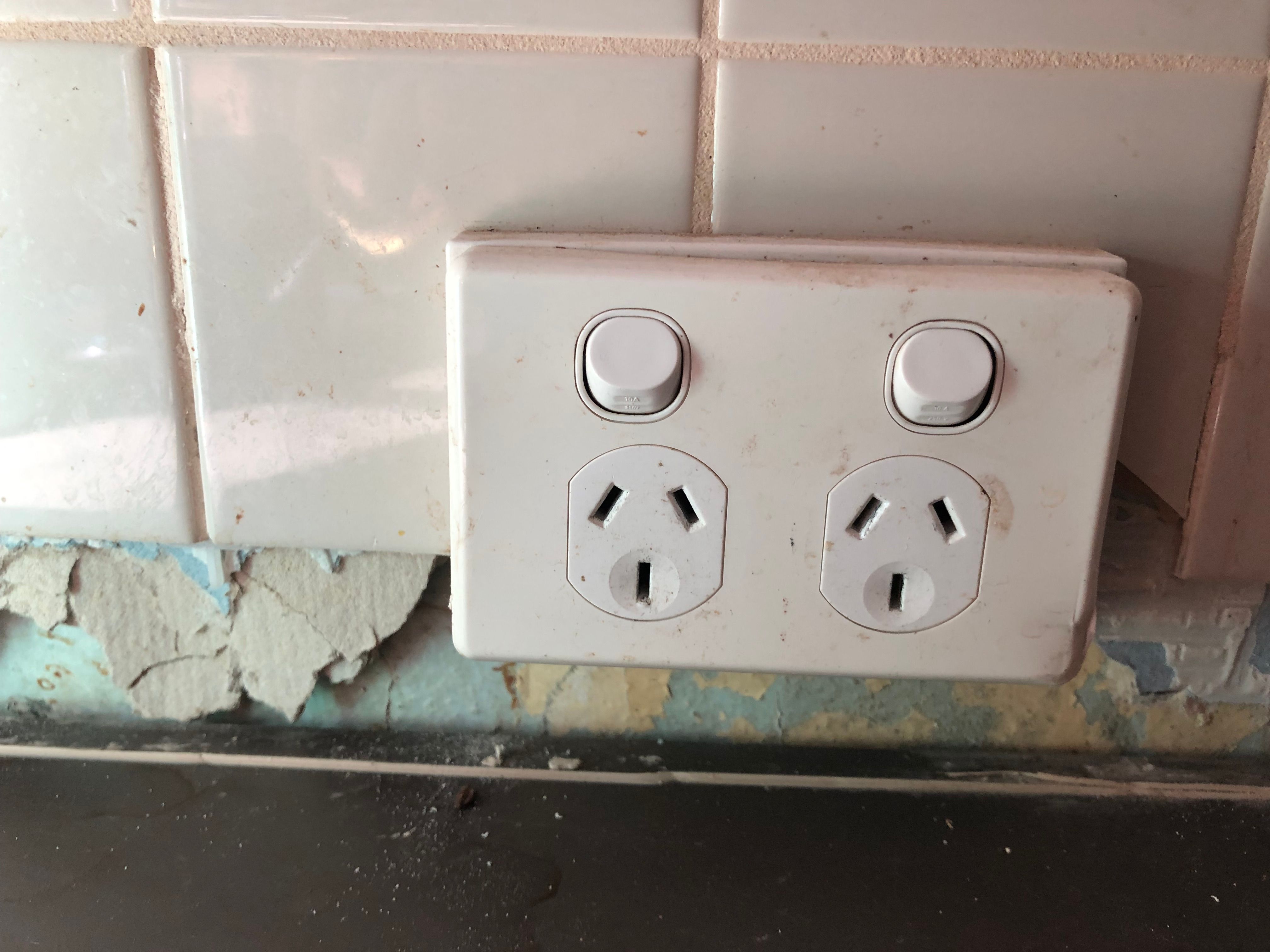 How to remove tiles on plasterboard on c... Bunnings community