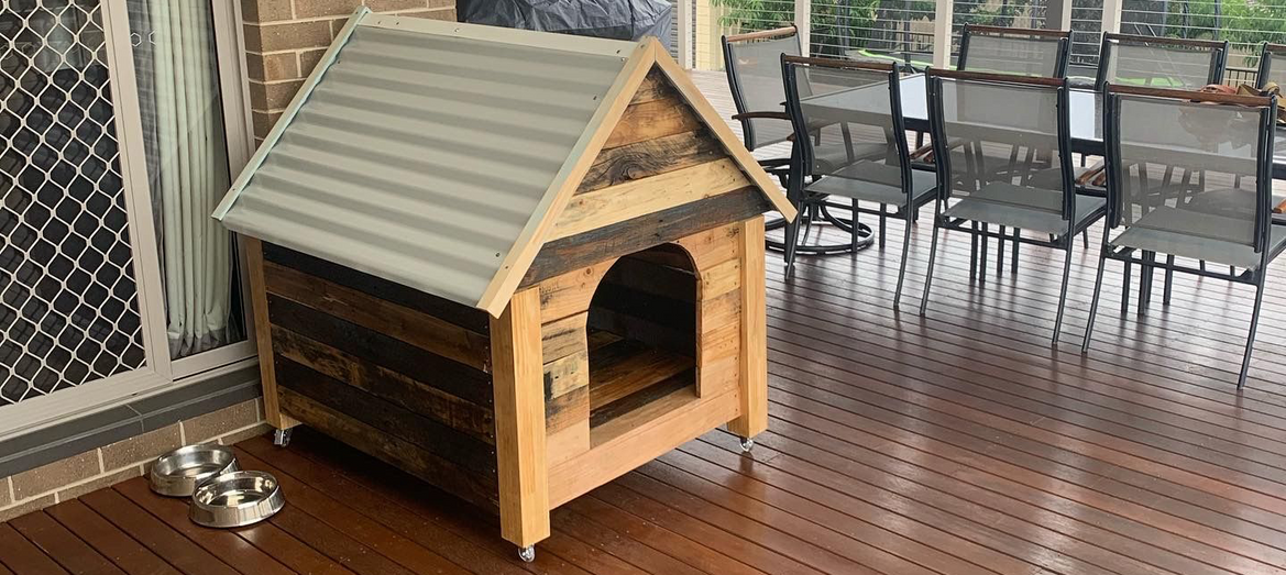 Recycled pallet timber dog kennel.png