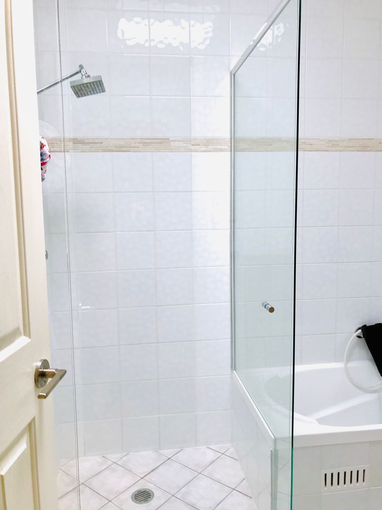 The shower screen came today - An hour later and we have a shower :)