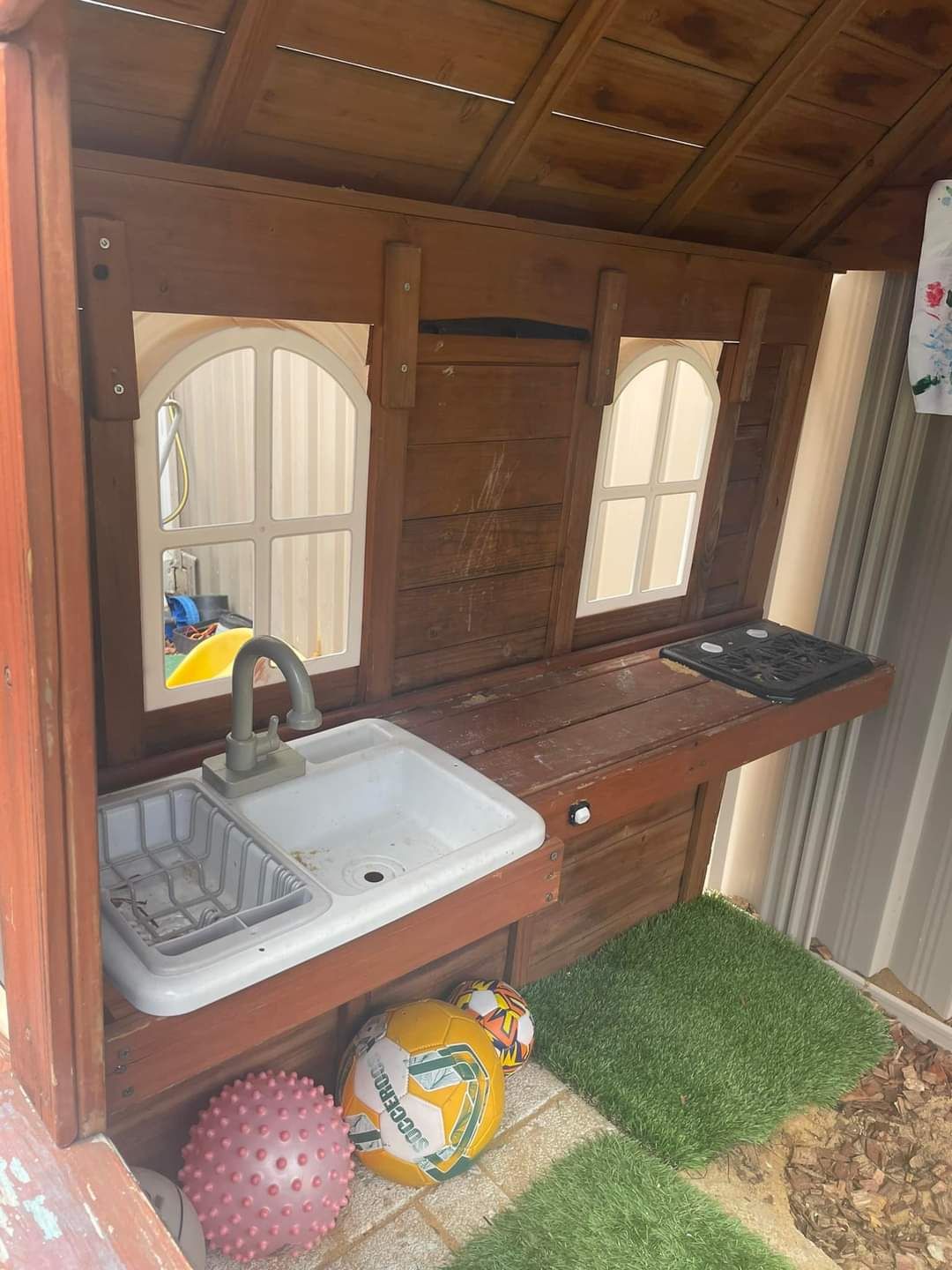 How to paint a cubby house and seal gaps... Bunnings community