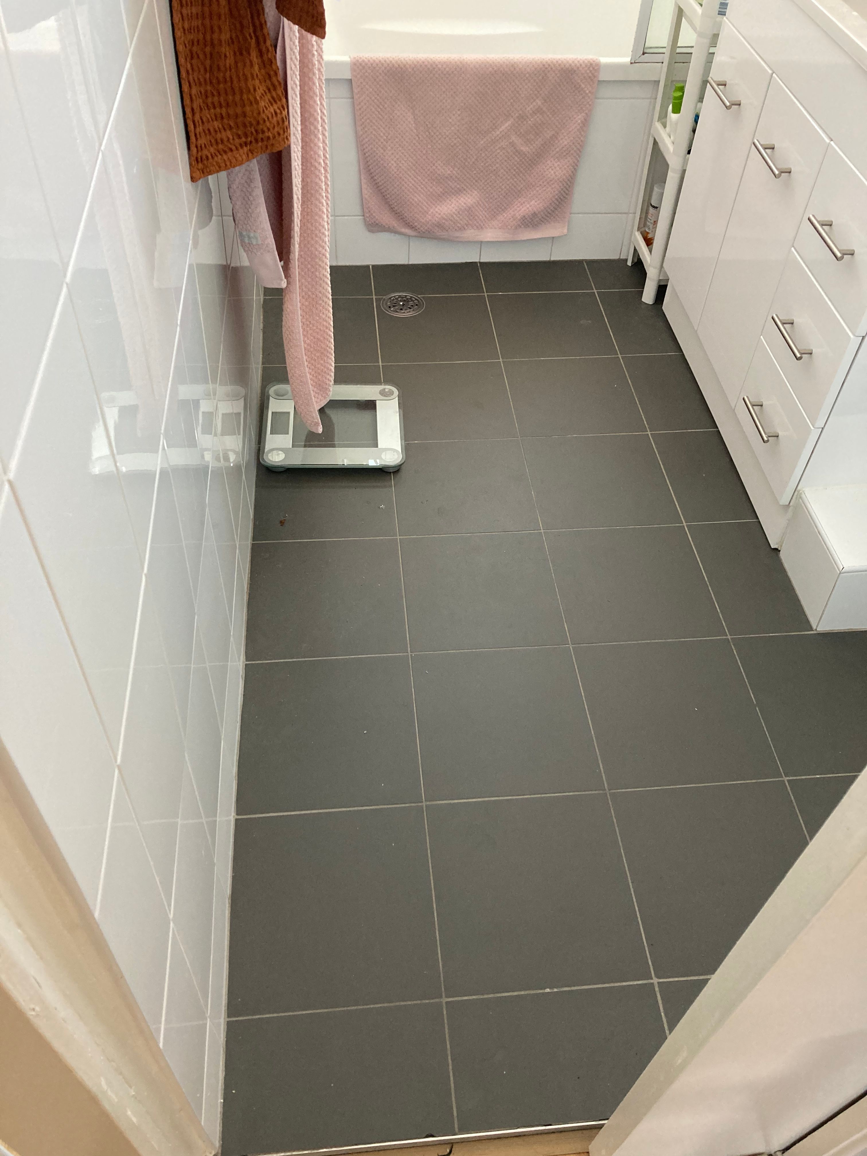 How to silicon over existing floor tile Bunnings community