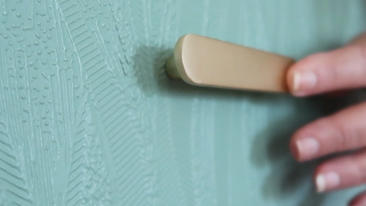 No stress applying beautiful gold metal handles in predrilled holes.