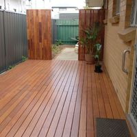 Low-profile deck with screening and steps