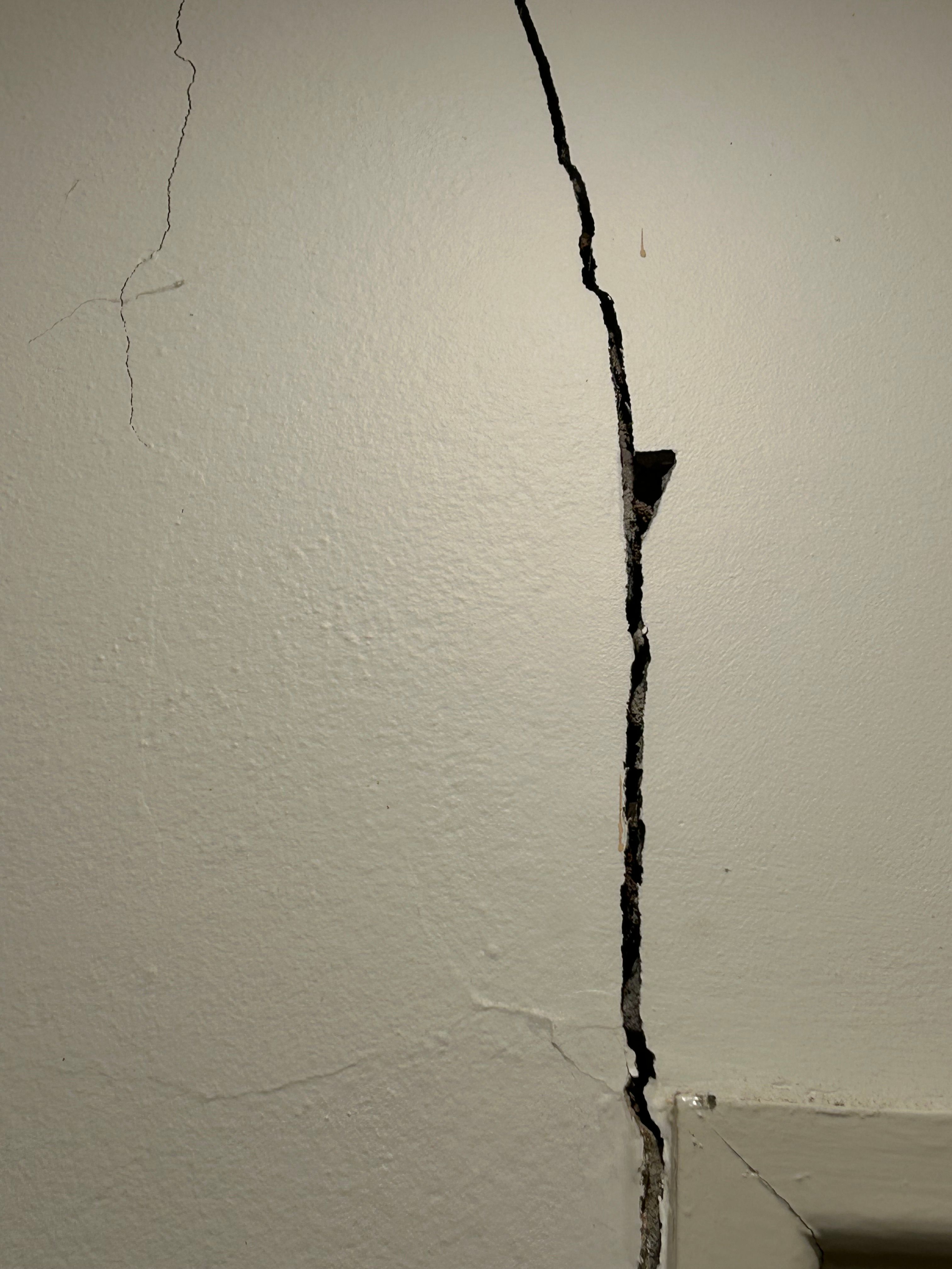 How to repair ceiling and wall cracks? Bunnings community
