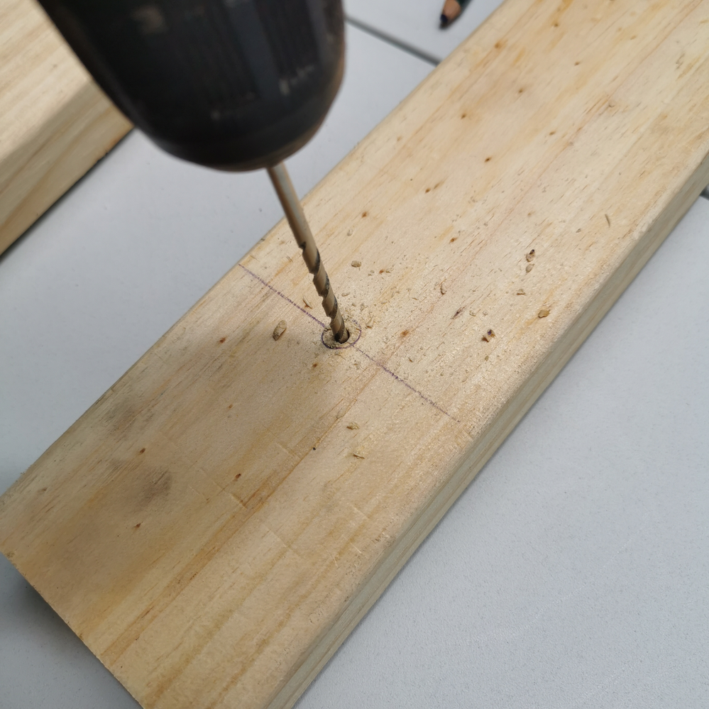 3.2 Pre-drilling top and bottom rail.png