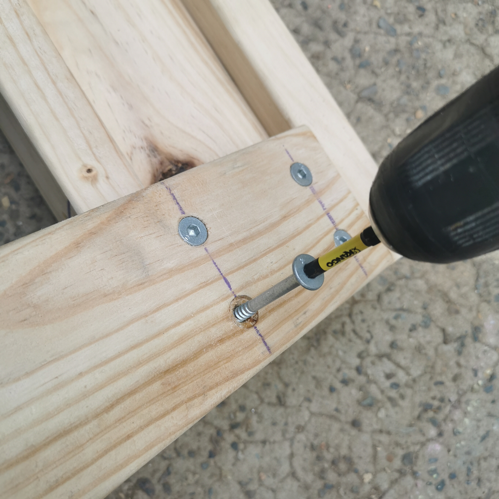 5.3 Fixing legs to middle and bottom rail.png