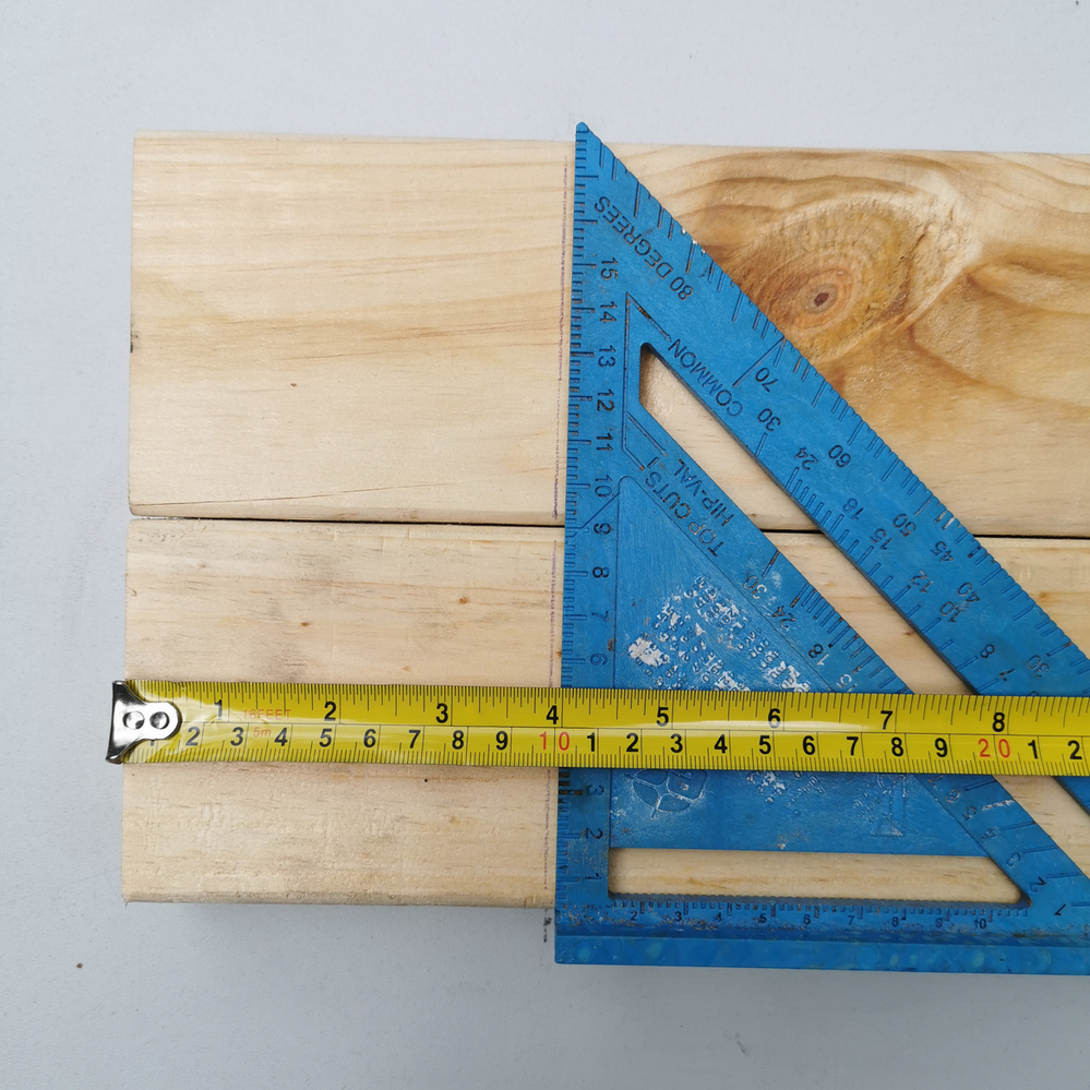 2.1 Marking out top and bottom rail.png