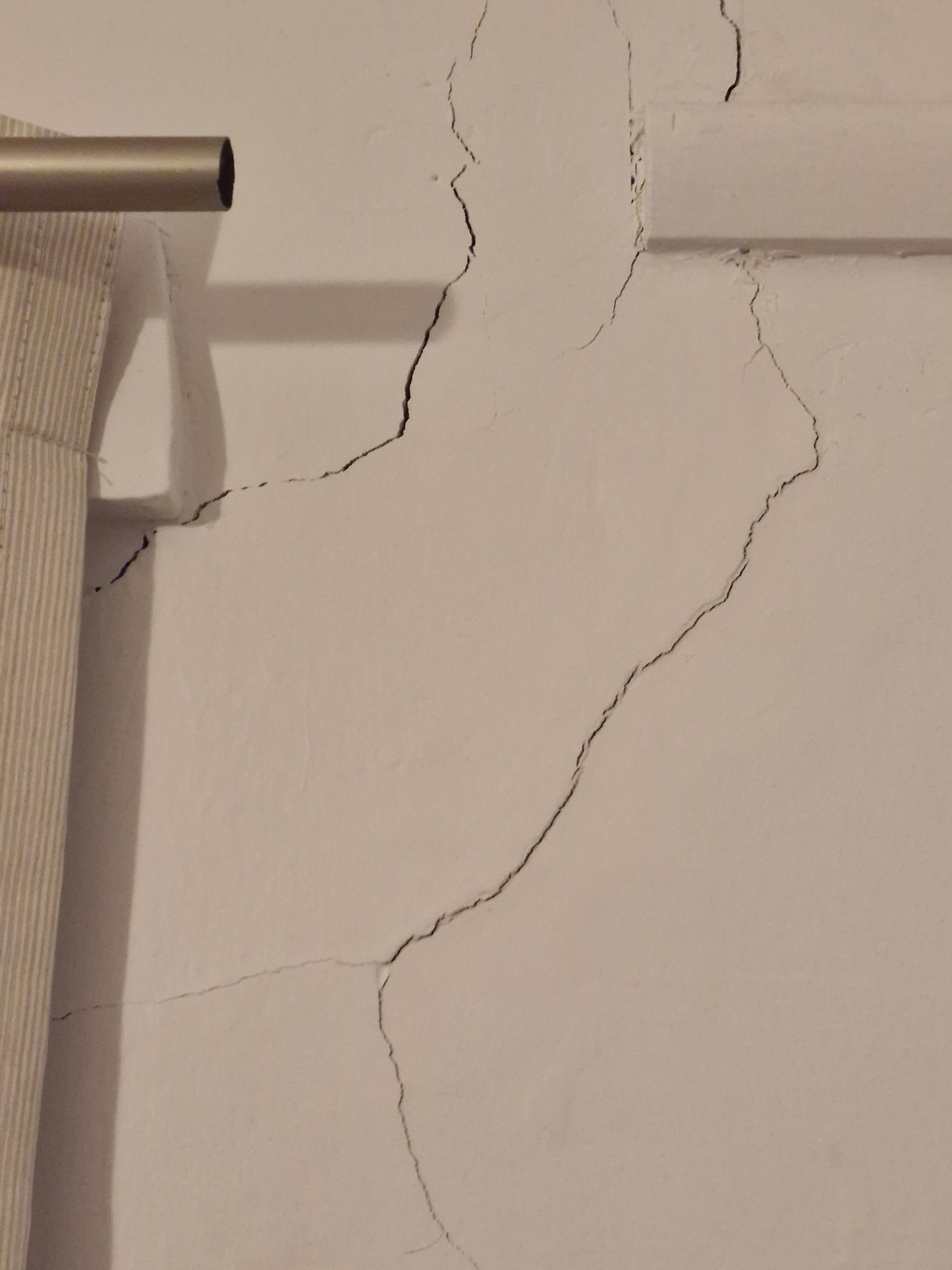 How do I repair cracks in lath and plast... Bunnings community