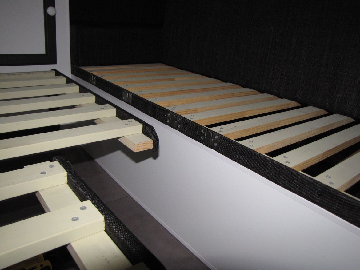 one side slides across to the other with furniture connectors to hold instead of free standing like in instructions