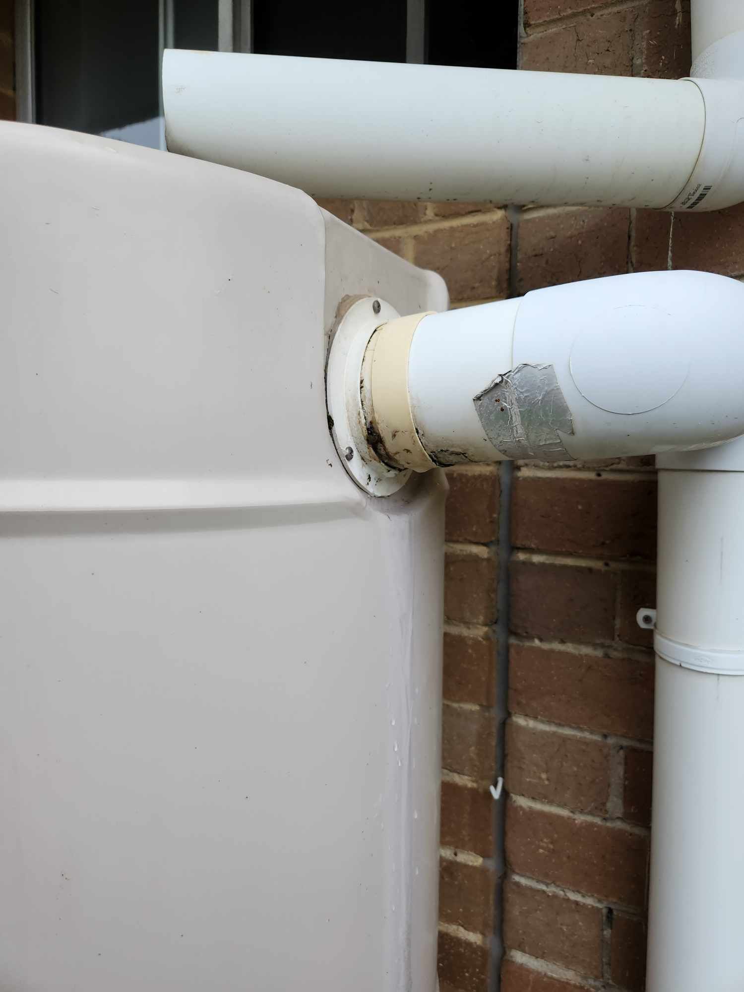 How to fix rainwater tank overflow leak? Bunnings community
