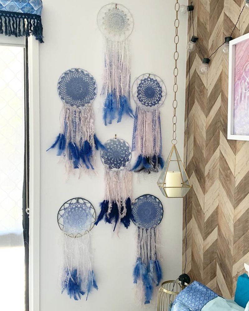 hand made cutain valance and dreamm catchers (hand died)