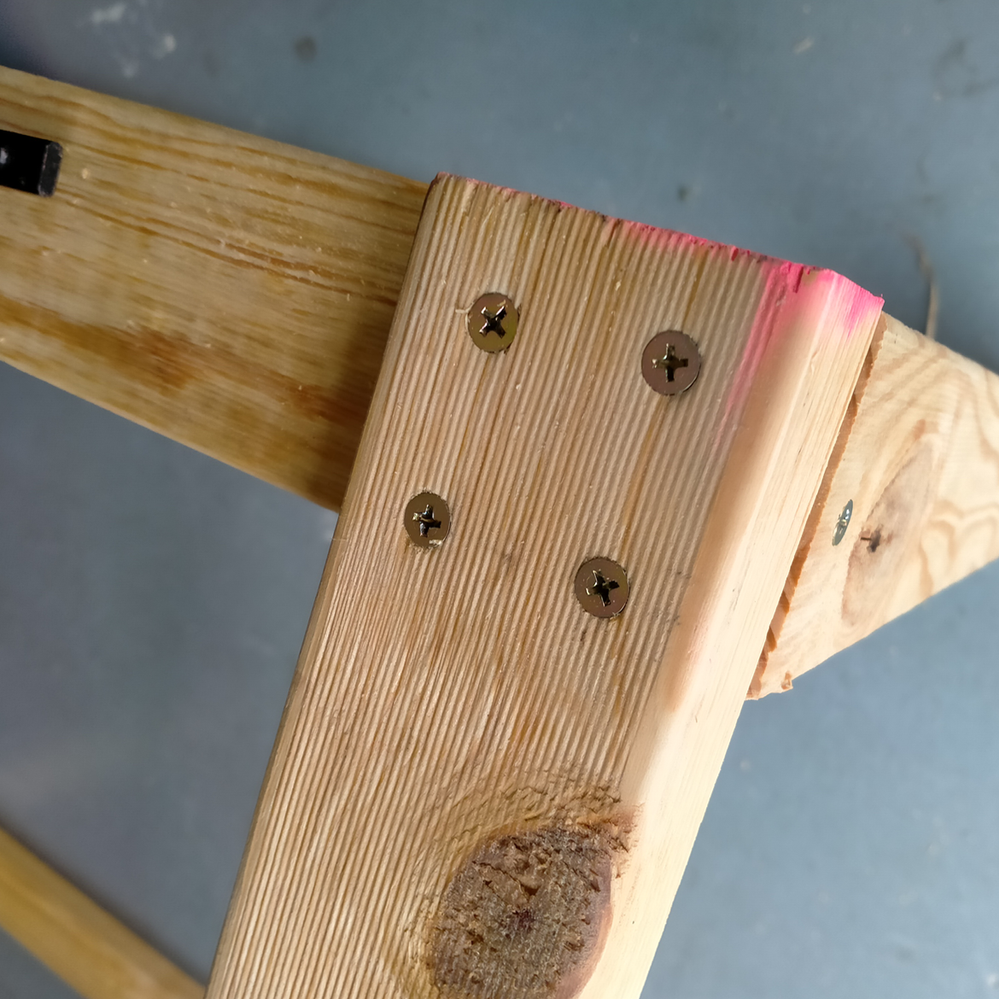 Step 3.3 Secure with 4 screws top.png