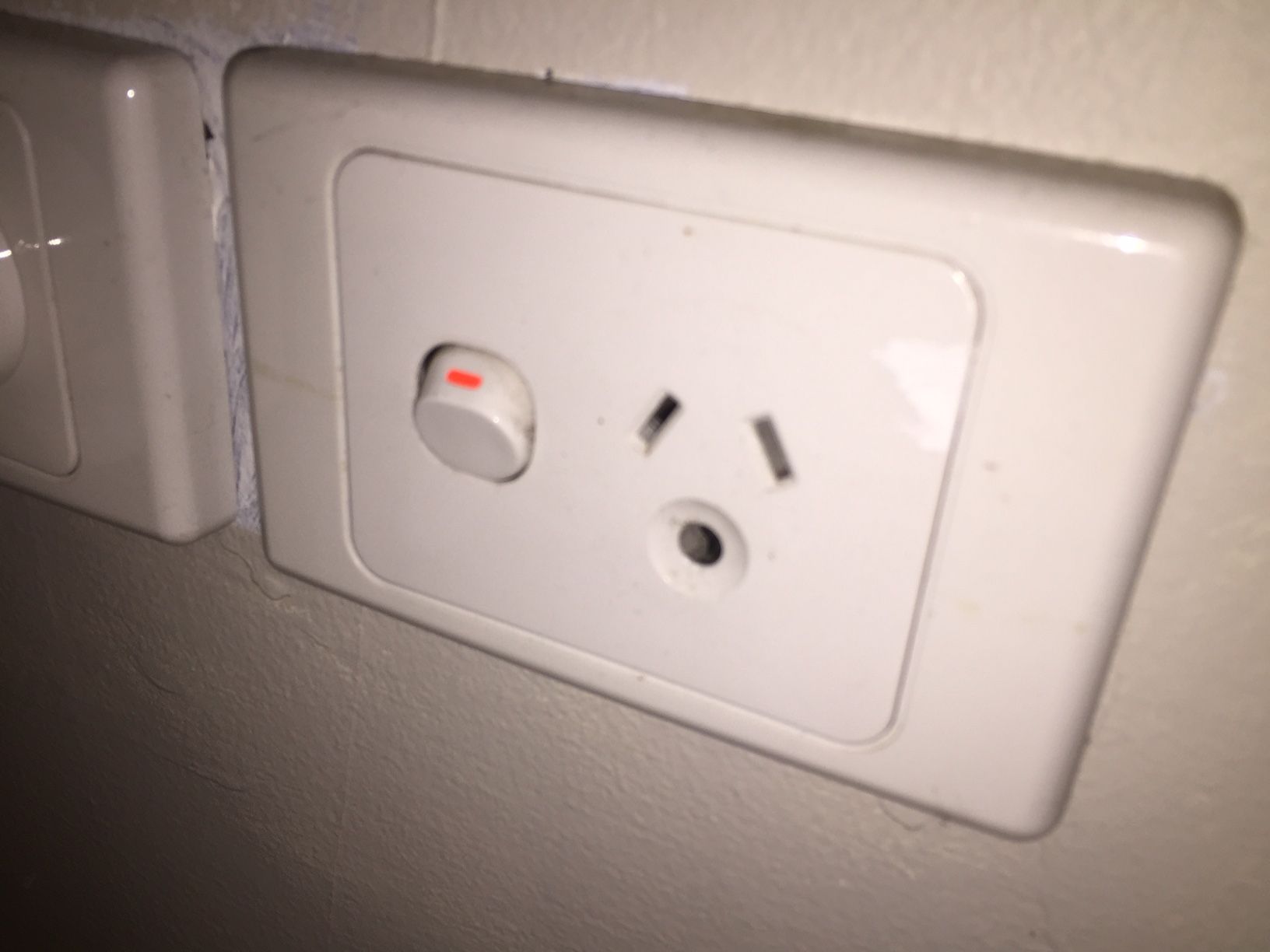 Australian Plug with Round Earth Pin Bunnings community