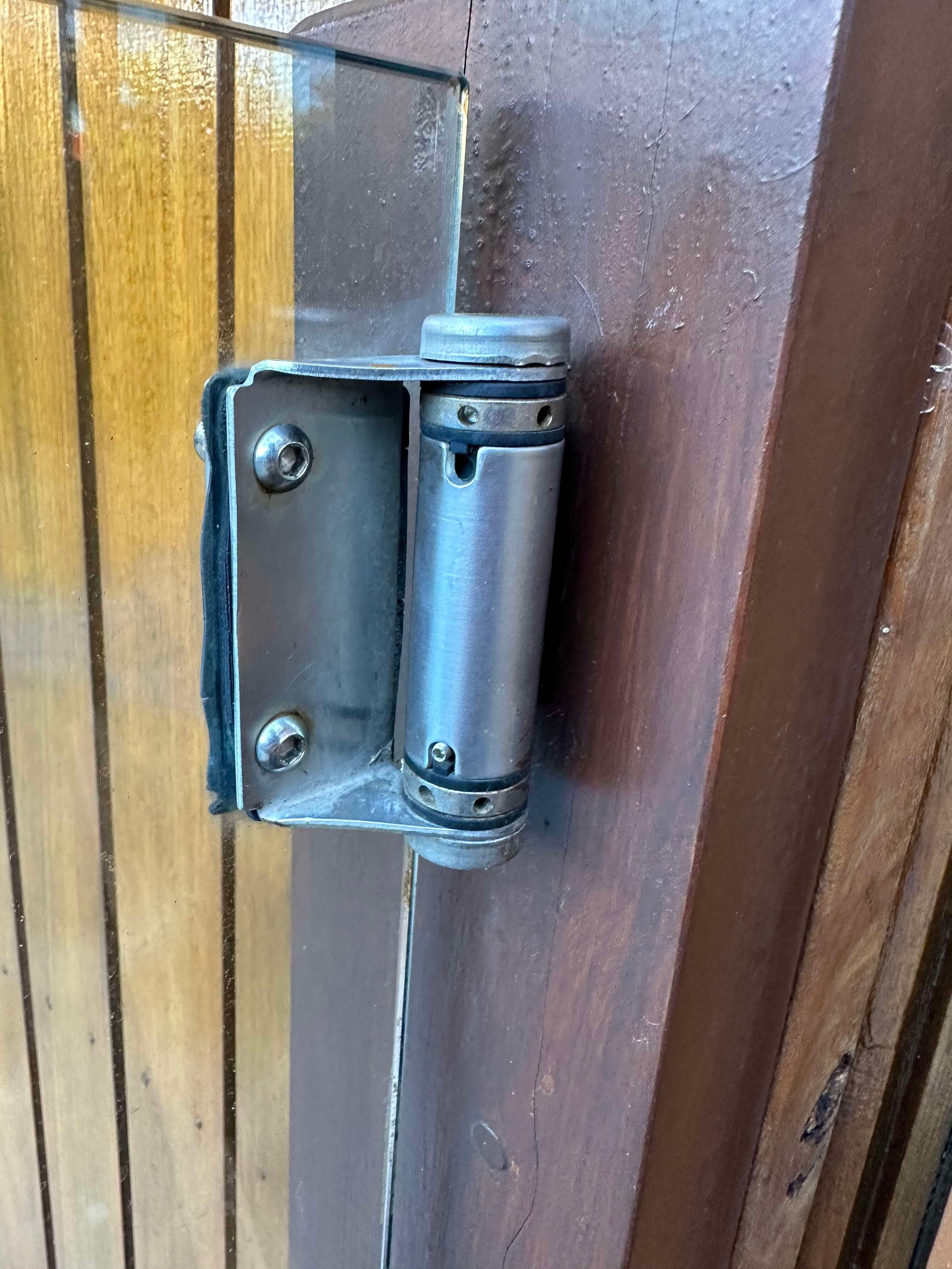How to adjust glass pool gate? Bunnings community