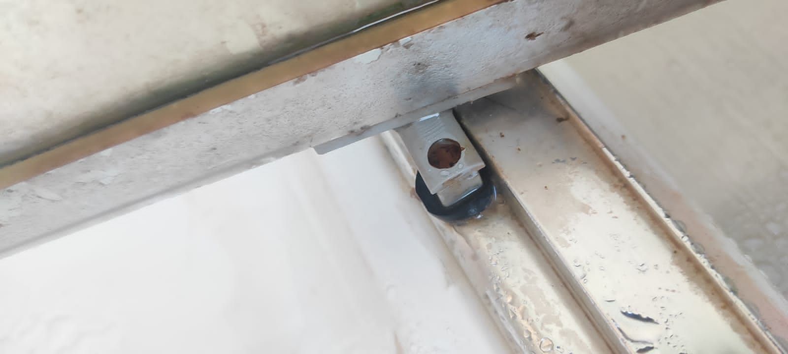 How to fix shower door that won't close? Bunnings community