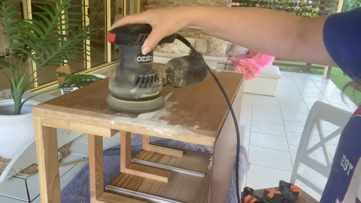 I  thought I'd just go for it so I sanded the wood fill and scuff sanded the body and drawers in prep for the primer and paint.