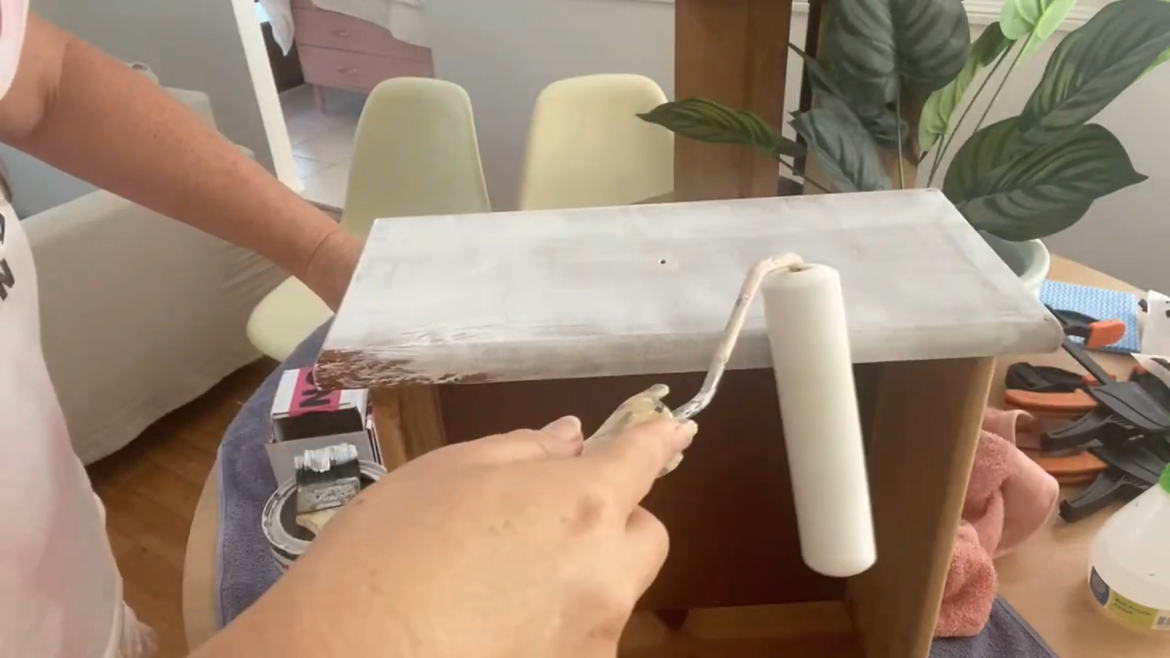 I used Zinsser Bullseye 123 primer first, applying two coats.