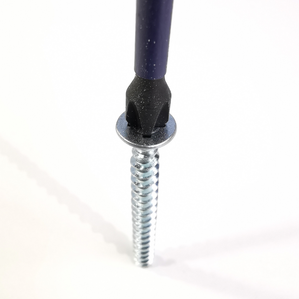 1.4 Bit positioned in screw head.png