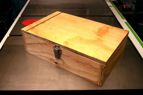 Box shut and showing the first reference dado sawn across the lid.